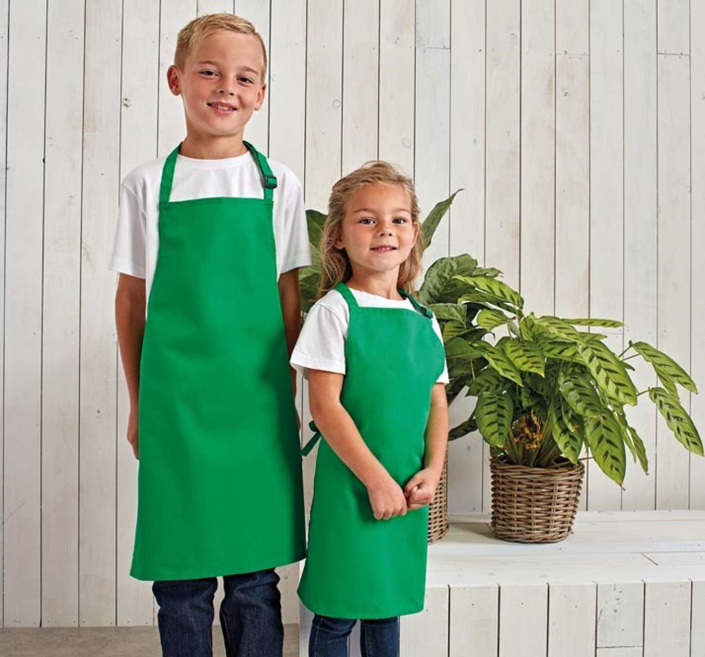 CHILDREN’S BIB APRON