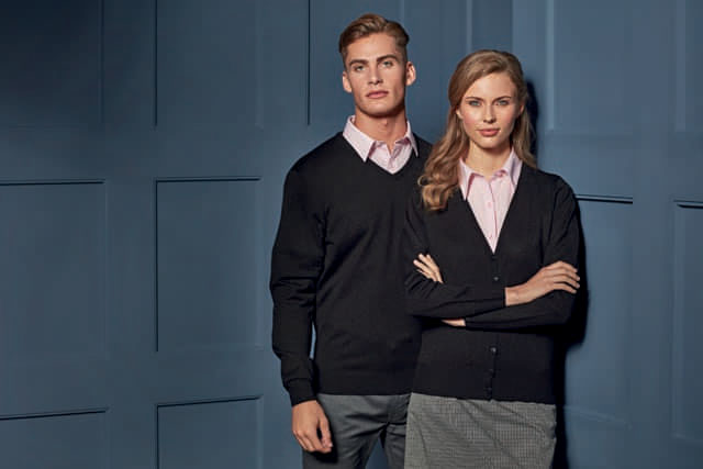 ‘ESSENTIAL’ MEN’S ACRYLIC V-NECK SWEATER