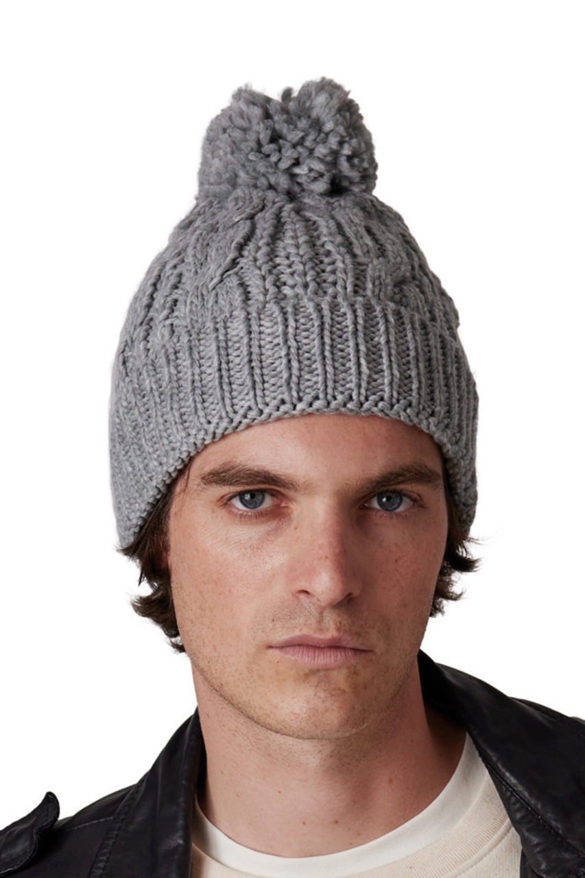 kp550 KNITTED BEANIE